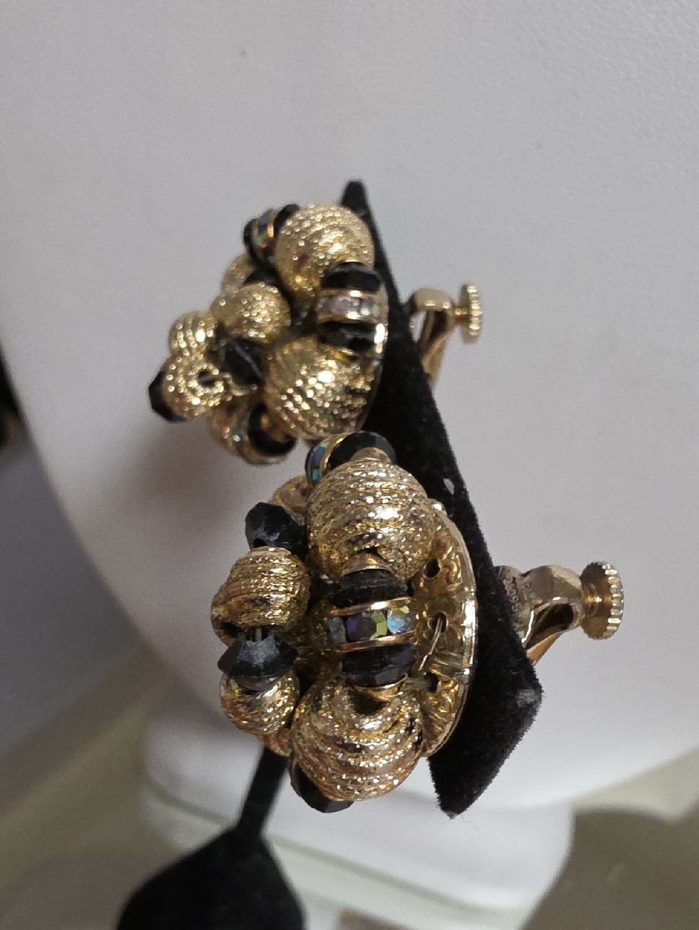 Vintage Vendome AB Gold and Black Clip On Earrings - Picture 4 of 8